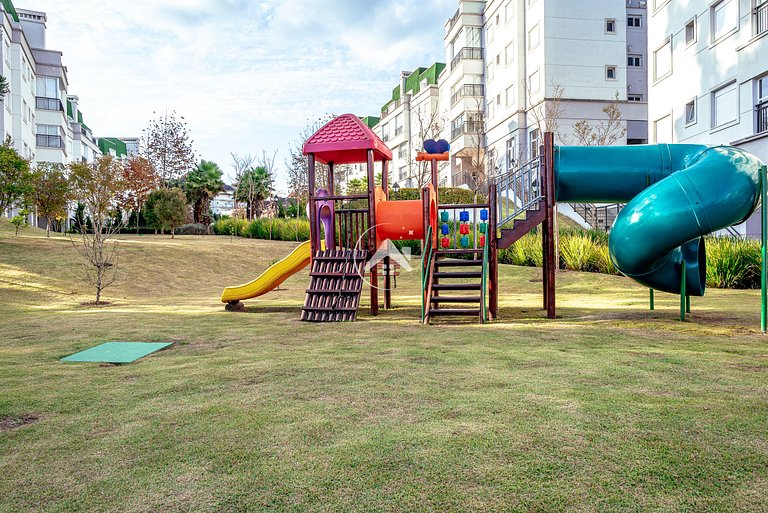 Moderna cobertura duplex com 4 suítes em condomínio com laze